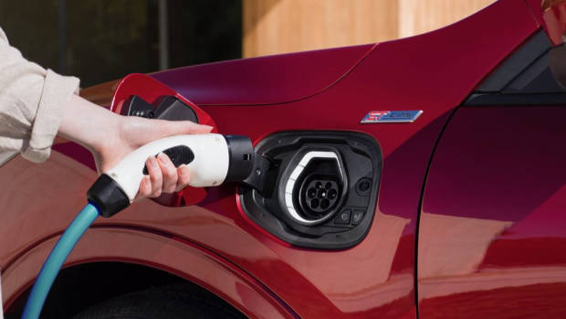 Ford Escape plug in hybrid 2020 plug