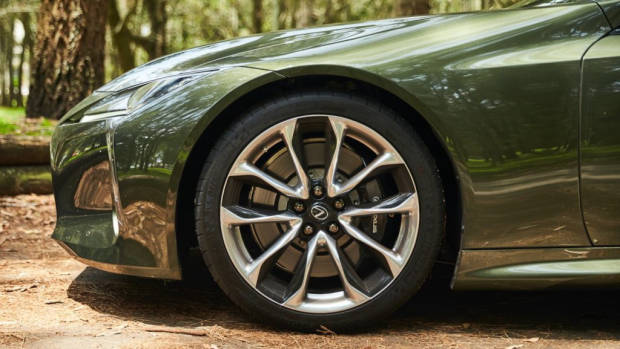 Lexus LC 500 Inspiration Series 2020 chrome wheels