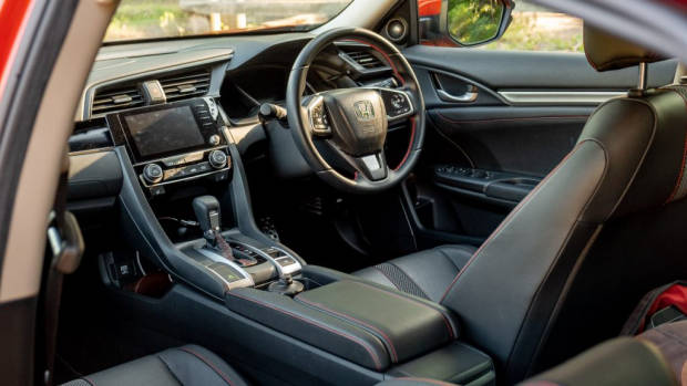 2020 Honda Civic sedan leather cabin