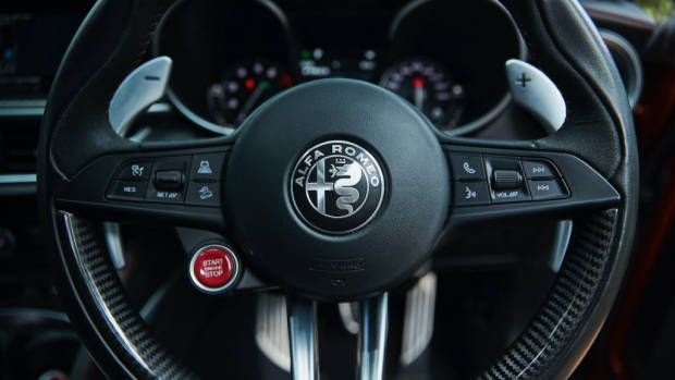 Alfa Romeo Stelvio Quadrifoglio review 2020 carbon steering wheel