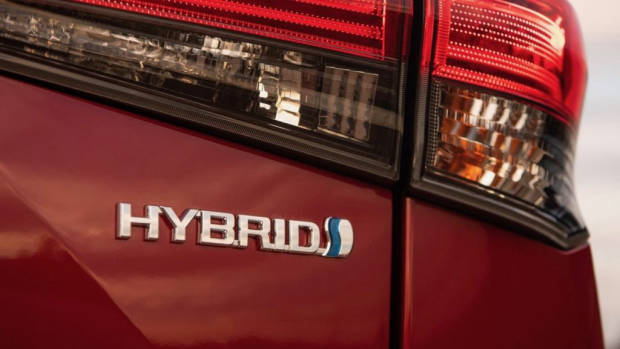 Toyota Kluger 2021 hybrid badge