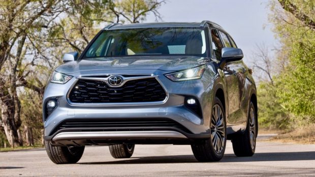 Toyota Kluger 2021 silver design