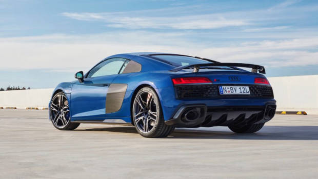 R8 V10 performance quattro.