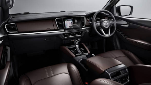 Mazda BT-50 2021 brown interior