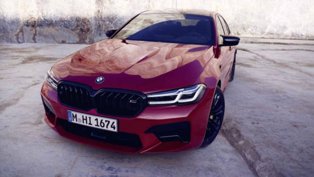 2021 BMW M5 close