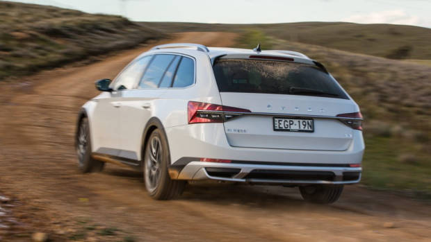 Superb Superb Scout 200TSI on dirt