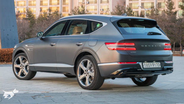 Genesis GV80 2021 in matte brown grey