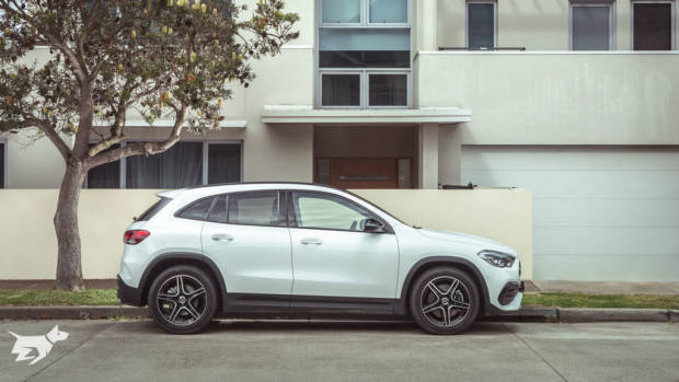 Mercedes-Benz GLA 250 2021 profile