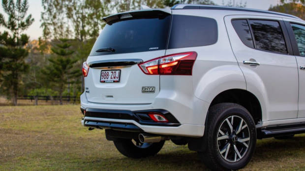 2020 ISUZU MU-X ONYX Edition rear