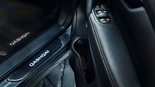 2020 Nissan Qashqai Midnight Kickplates
