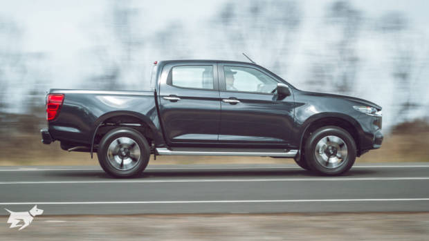 The Mazda BT-50 2021 driving on road