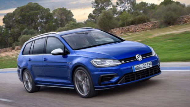 Volkswagen Golf R wagon front