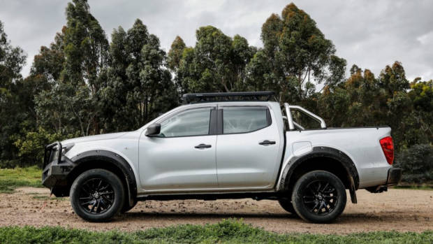 2021 Nissan Navara SL accessories Profile