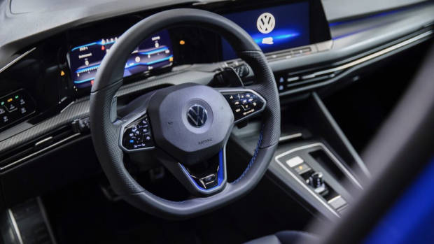 2022 Volkswagen Golf R dash