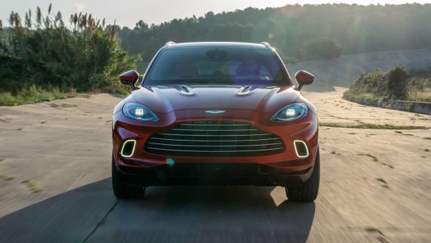 Aston Martin DBX 2021 red front end