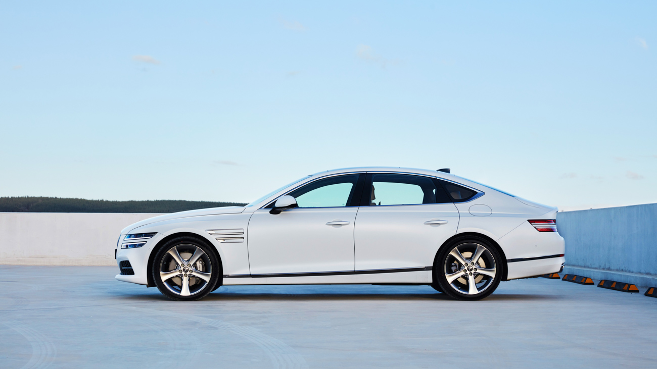 Genesis G80 2021 3.5 white side profile