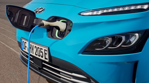 Hyundai Kona Electric 2021 charging plug