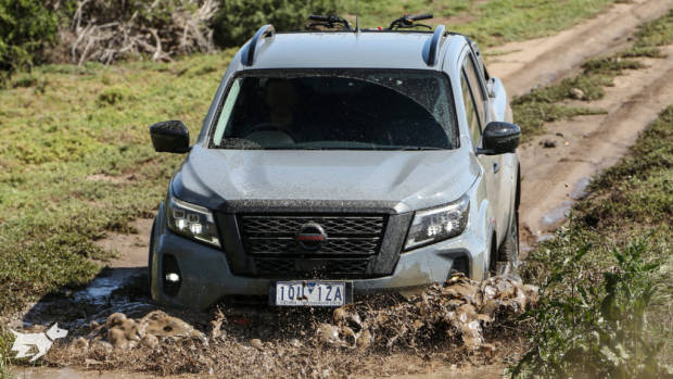 Nissan Navara PRO-4X 2021 front end
