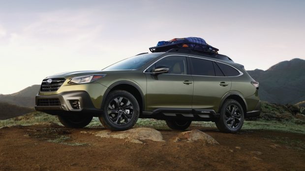 Subaru Outback 2021 green off road