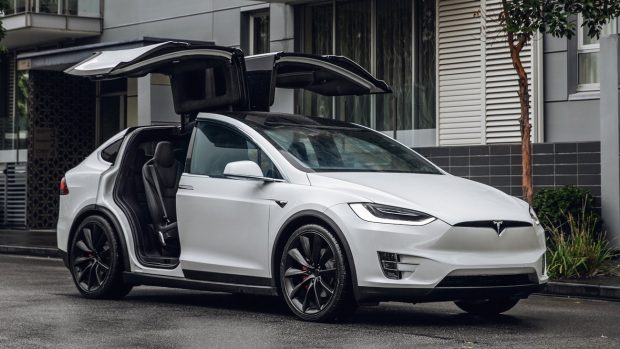 Tesla Model X 2021 white falcon wing doors open