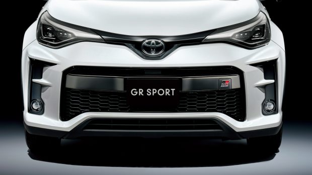 Toyota C-HR GR Sport 2021 white grille