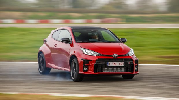 Toyota GR Yaris Rallye 2021 red drift oversteer