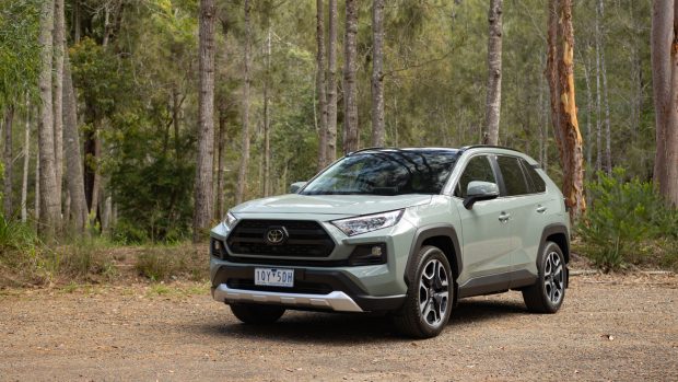 Toyota RAV4 Edge 2021 khaki front end