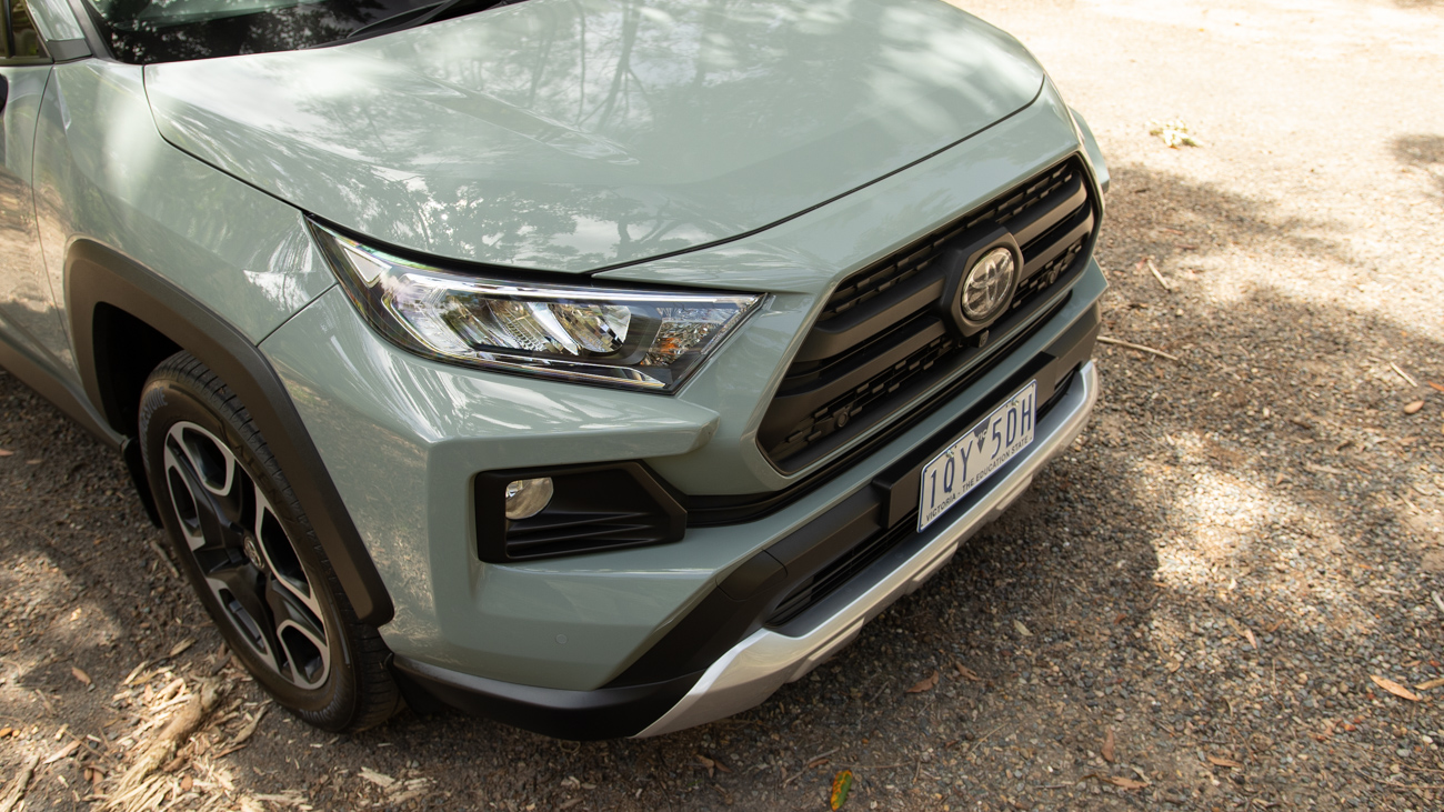 Toyota RAV4 Edge 2021 khaki grille
