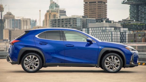 Lexus UX 2021 side