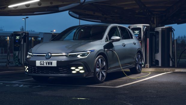 Volkswagen Golf GTE 2021 charging