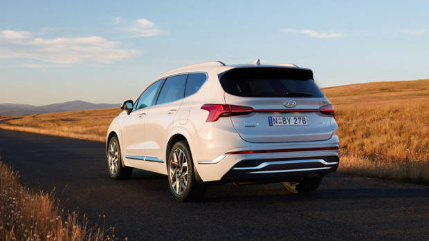 Hyundai Santa Fe 2021 Highlander white rear end