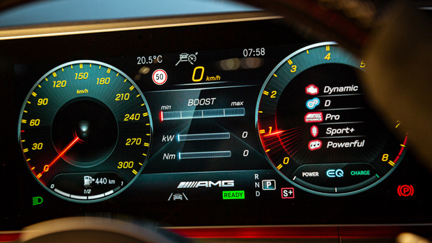Mercedes AMG GLS 63 2021 MBUX dials