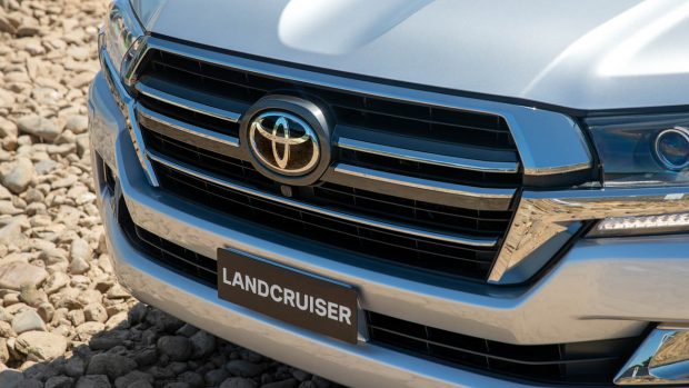 Toyota Land Cruiser Sahara Horizon 2021 grille