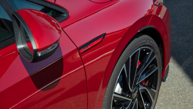 Volkswagen Golf GTI 2021 side