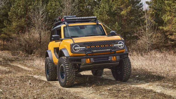 Ford Bronco 2021 two-door front