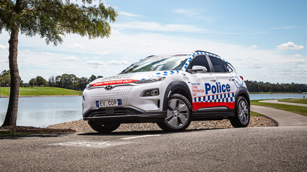 Hyundai Kona Electric 2021 police wide shot