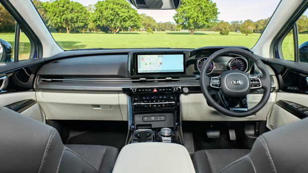 Kia Carnival Platinum 2021 dashboard