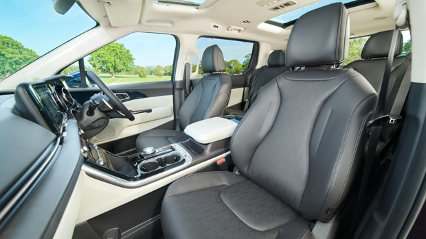 Kia Carnival Platinum 2021 first row