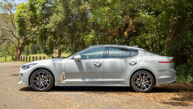 Kia Stinger 200S 2021 ceramic silver side profile