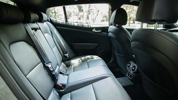Kia Stinger 200S 2021 back seat