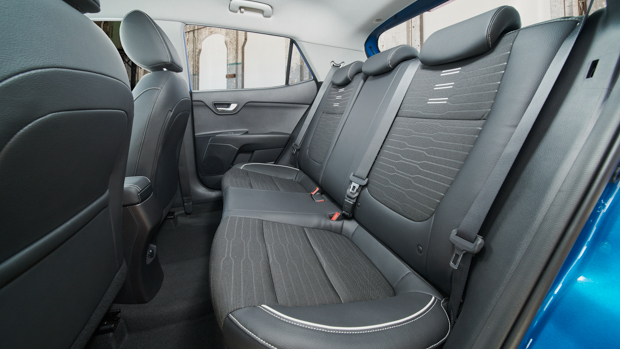 Kia Stonic GT Line 2021 back seat