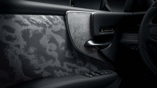 Lexus LS 2021 platinum foil trim