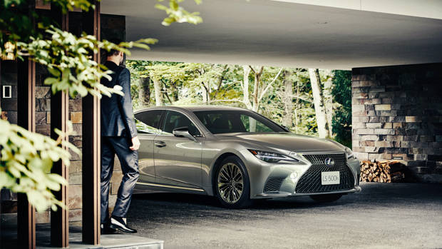 Lexus LS 2021 silver front end