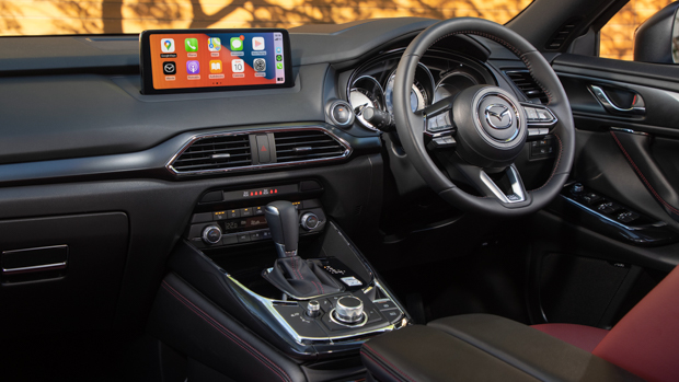 Mazda CX-9 GT SP 2021 interior CarPlay