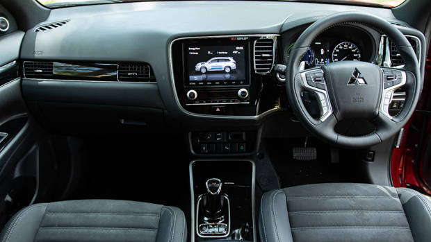 Mitsubishi Outlander PHEV 2021 dashboard