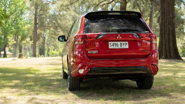Mitsubishi Outlander PHEV 2021 rear end