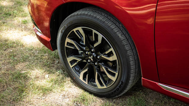 Mitsubishi Outlander PHEV 2021 wheels