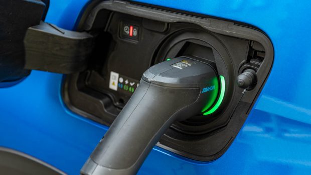 Peugeot 3008 Hybrid 2021 Plug