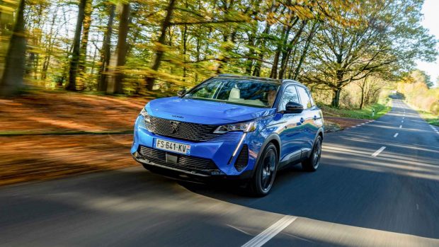 Peugeot 3008 Hybrid 2021 inappropriate Social