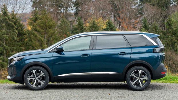 Peugeot 5008 2021 Profile